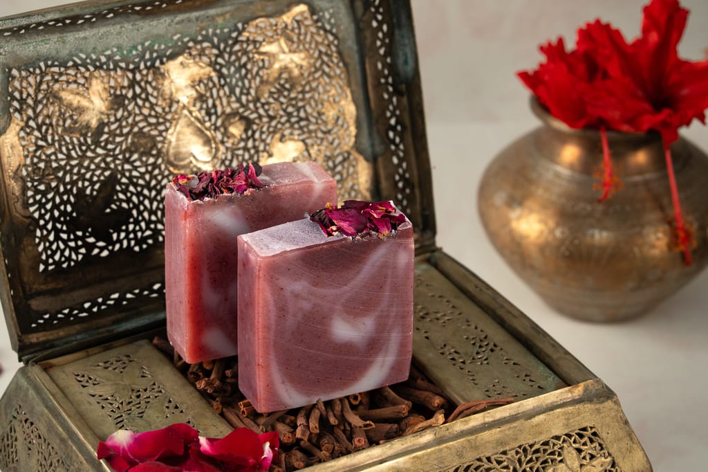 Fynakaa Manjistha Jasud Rosehip Soap | Handmade Cold Processed Soap for Skin Nourishing & Refreshing | Natural, Organic & Paraben-Free | Rose Bar | For Men & Women, All Skin Types (100gms Pack Of 1) view 2