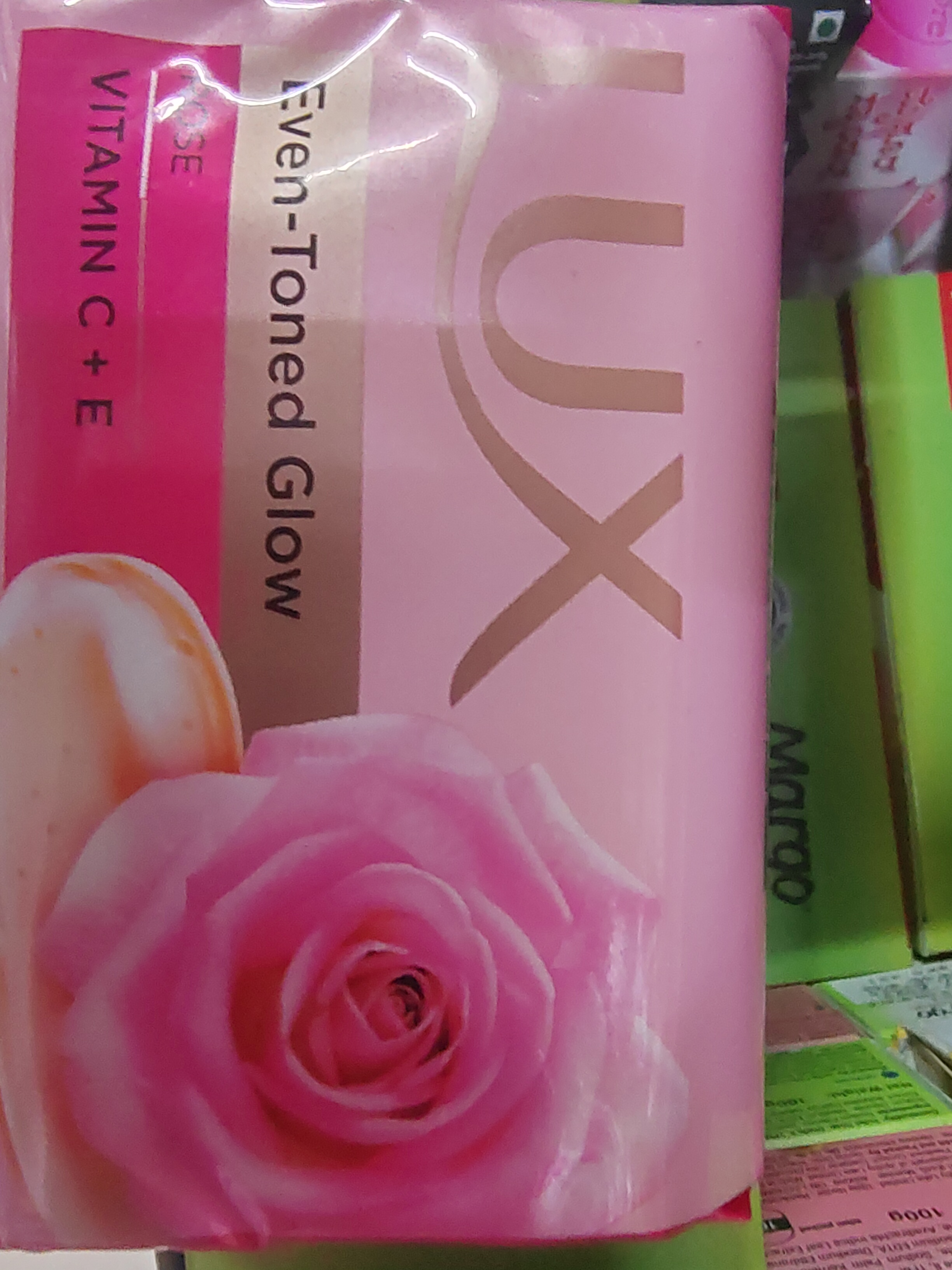 Lux bathing soap even toned glow