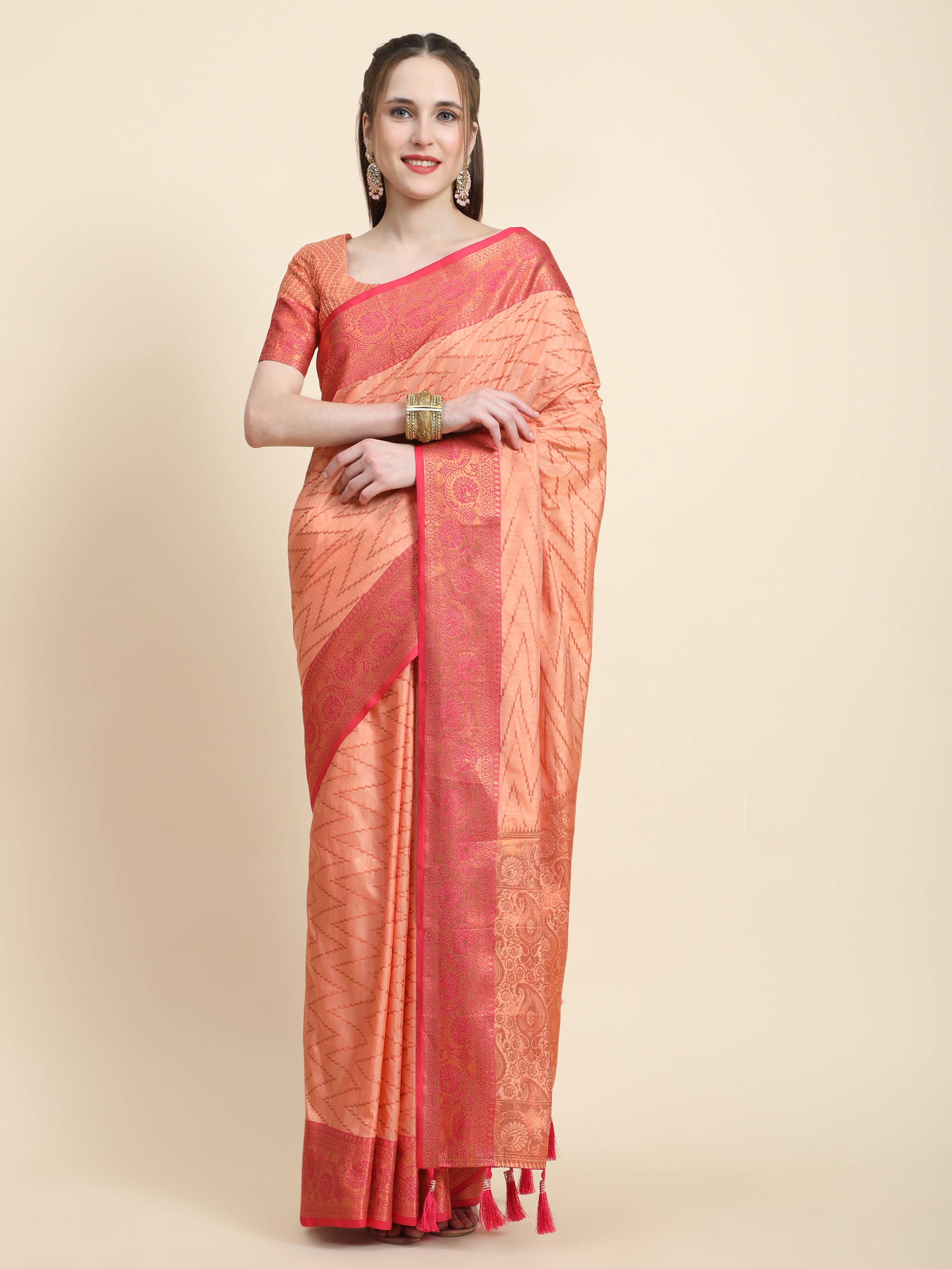 Yavira silk Women's Pink Handwoven Jacquard Saree view 2