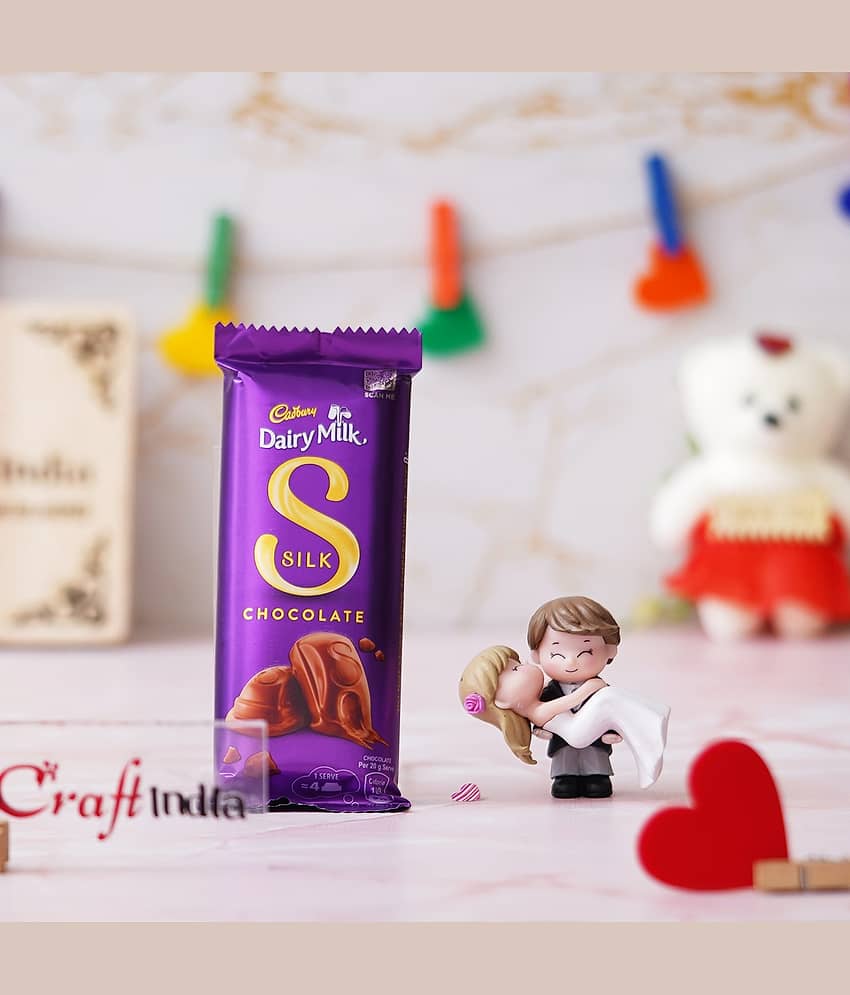 eCraftIndia Romantic Couple Statue Decorative Showpiece & Dairy Milk Chocolate-300gmgm view 2