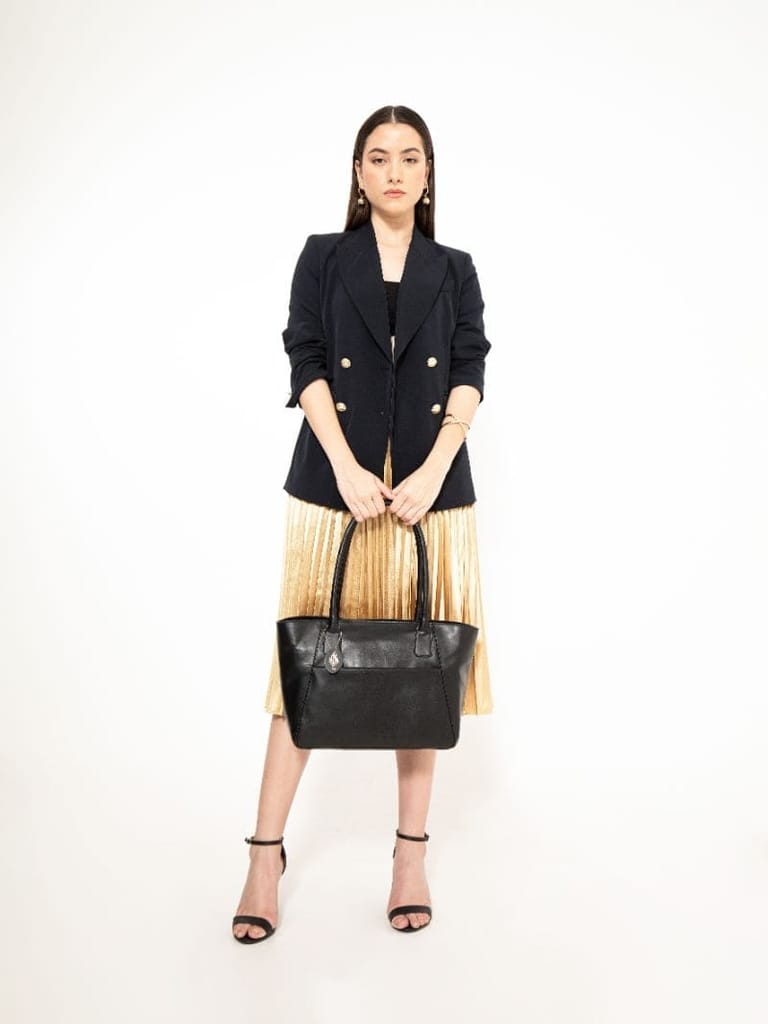 Athena - Black view 2