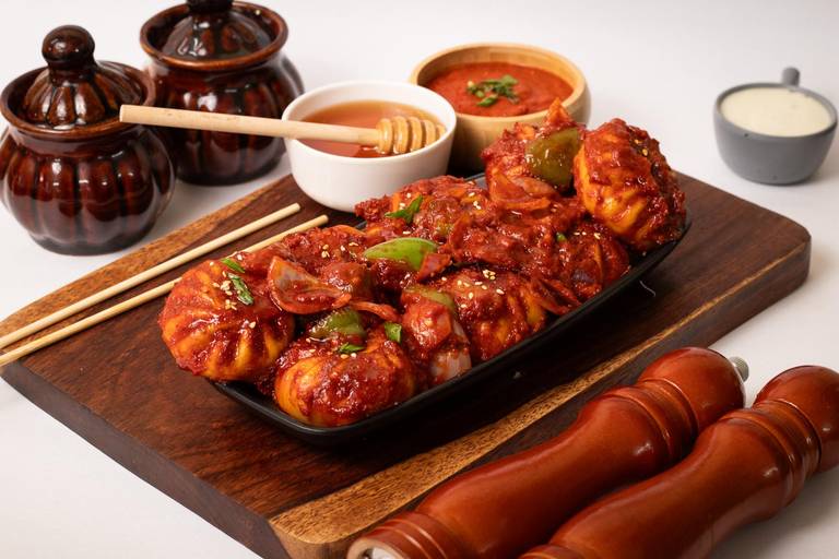 Veg Honey Chilli Garlic Pan Fried Momos [6Pcs]