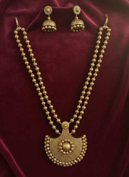 Necklace set view 2