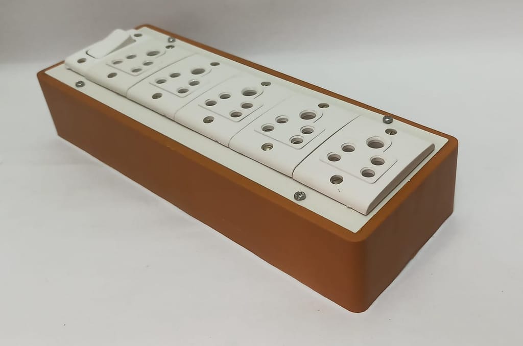 6A 5 Sockets (5 Pin Socket) & 1 Switch Extension Box with 6A Plug & 10m Wire view 2