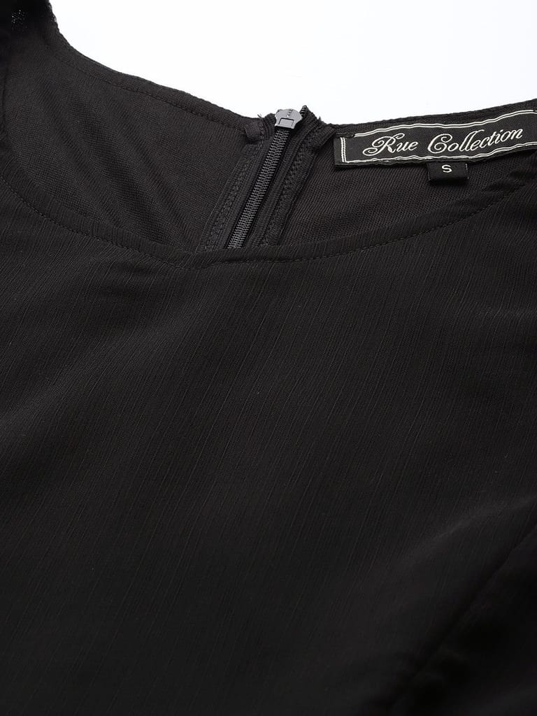 Women Black Solid Crop Top view 2