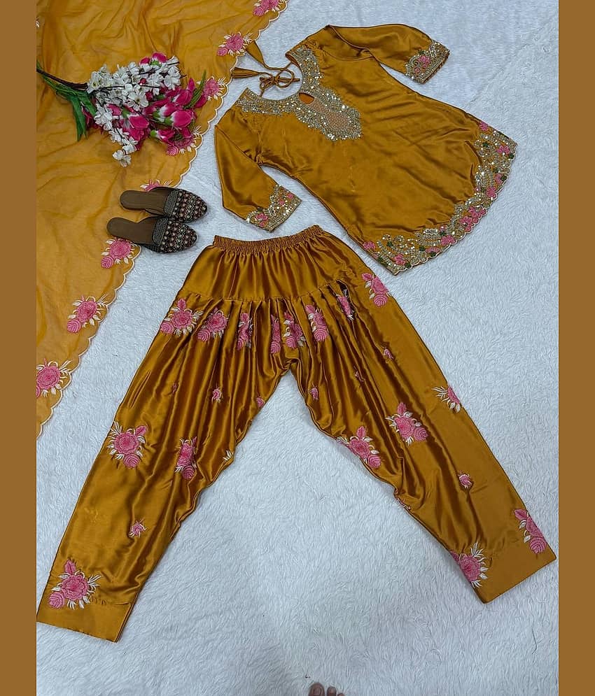 BHAGYASHRAY Women Silk Embellished Straight Kurti With Patiala Salwar ( White ) view 2