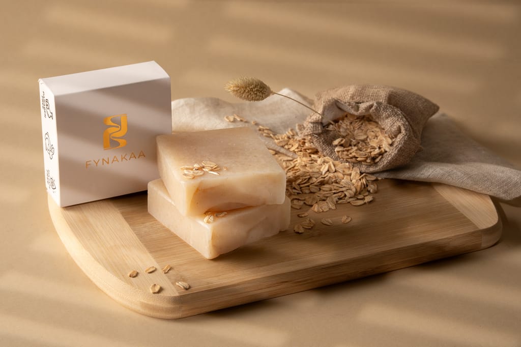 Fynakaa Oatmilk Soap | Handmade Cold Processed Soap for Moiturising & Dry Skin, Perfect for Winter | Natural, Organic & Paraben-Free | Oatmilk for Dry Skin and Winter | For Men & Women, All Skin Types (100gms Pack Of 1) view 2