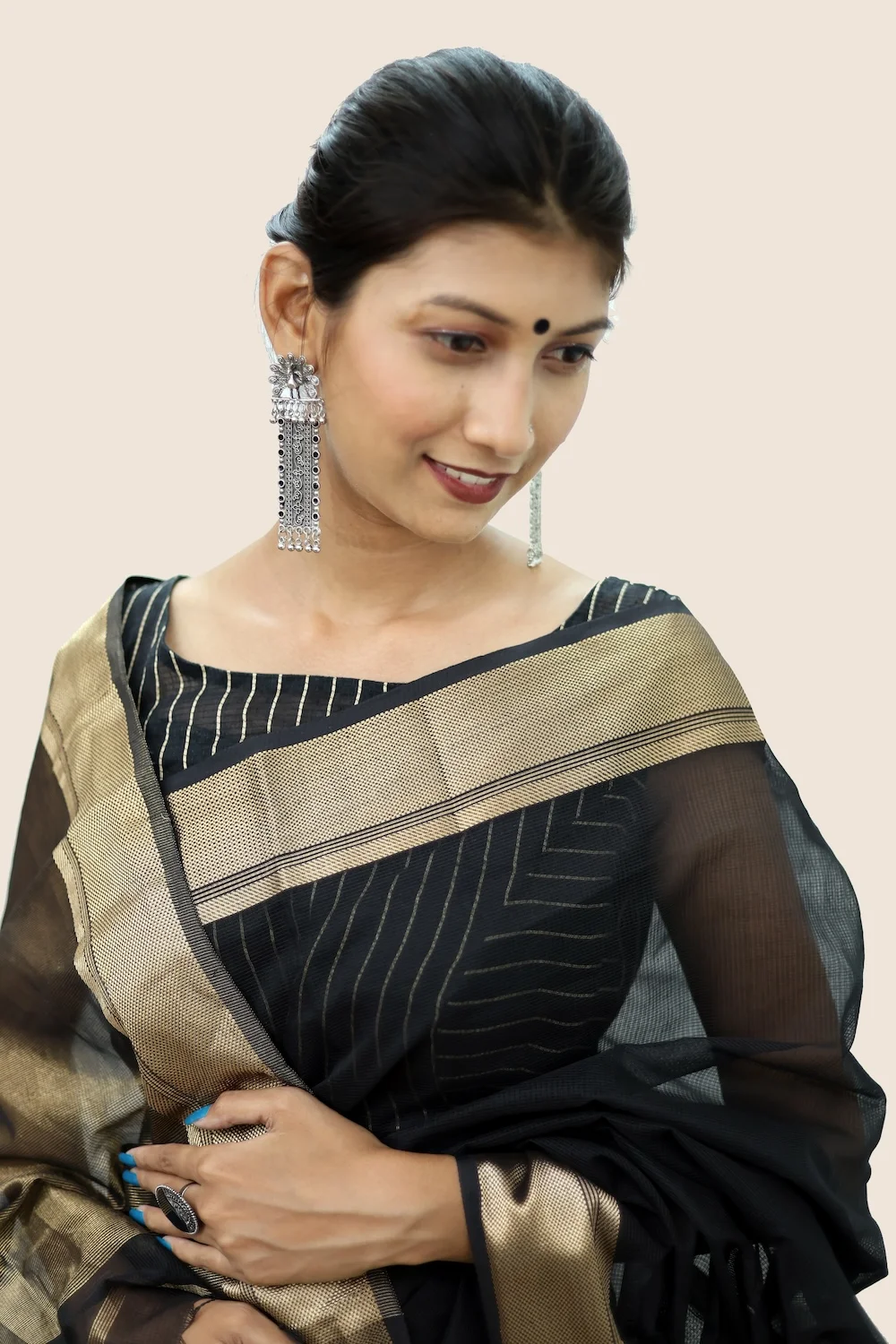 Attractive Maheshwari handloom Tissue Saree with Tassels – Royal Black view 2