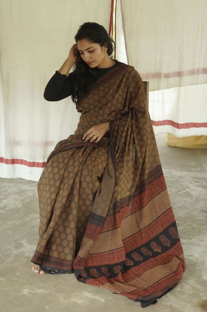 Roheda Chevron natural dyed handblock printed Bagru saree view 2