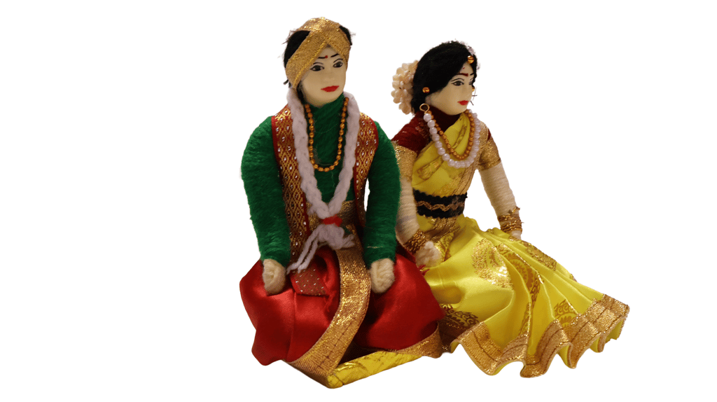 Handmade Maharashtrian Bride and Groom Dolls Set view 2