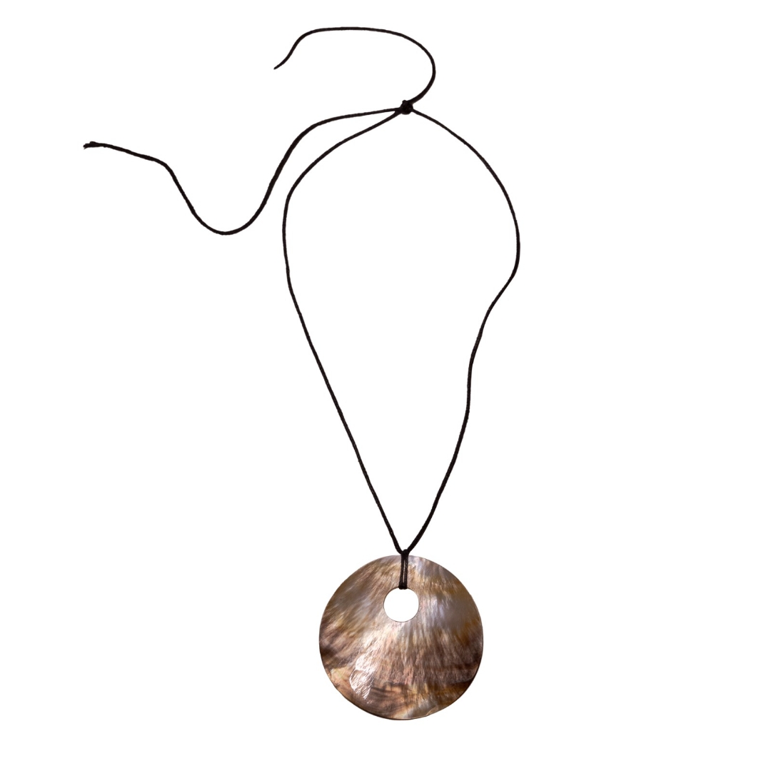 Mother of pearl plain circle pendant