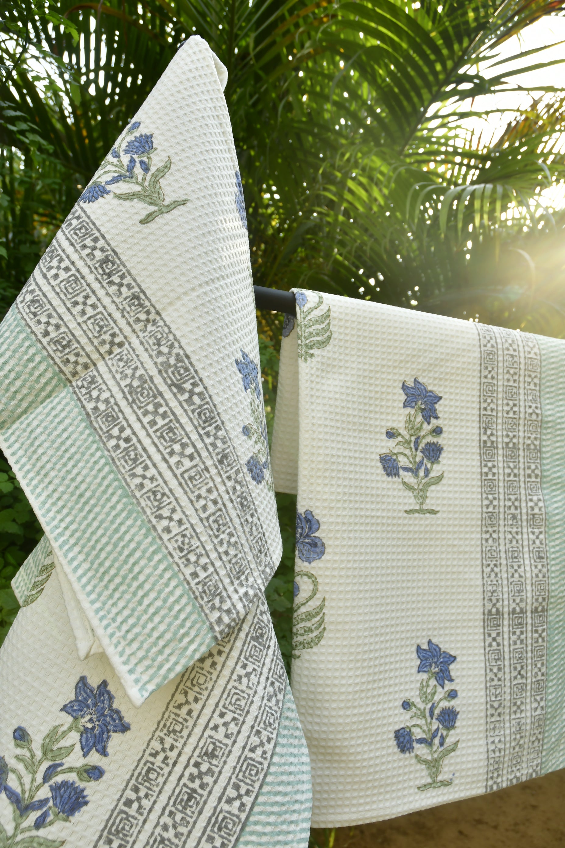 Blue Lily Bath Towel : Quick-drying view 2