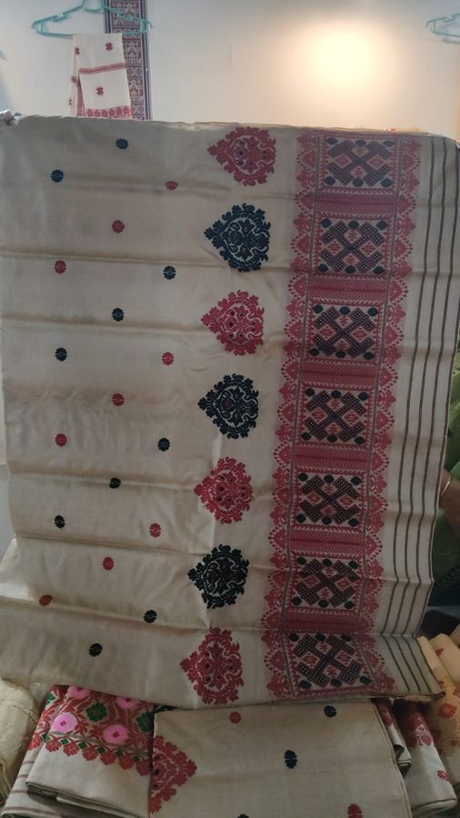 Moonga Silk Chadar Mekhala view 2