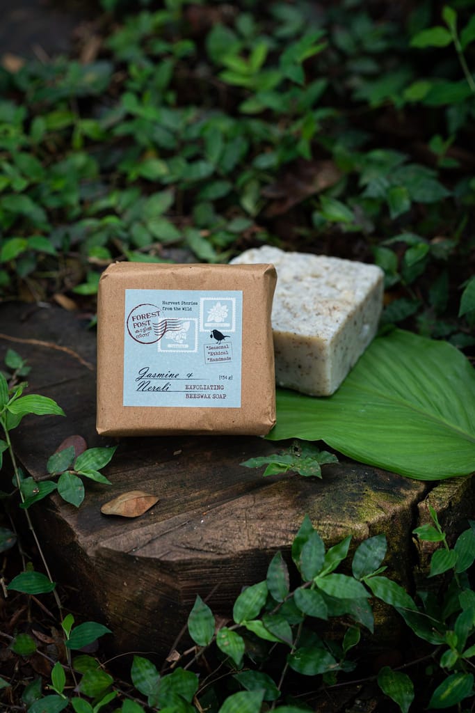 Beeswax Handmade Jasmine Neroli Exfoliating Soap 134 gram (1TORSOPTN00273) view 2