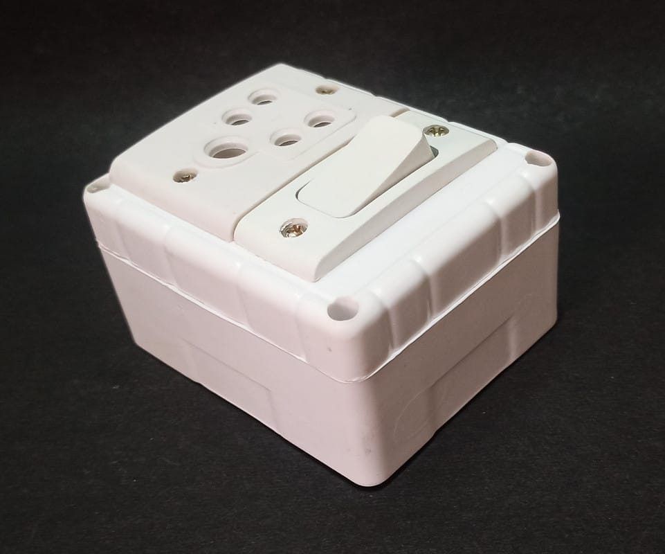 6A 1 Socket (5 Pin Socket) & 1 Switch Extension Box with 16A Plug & 50m Wire view 2