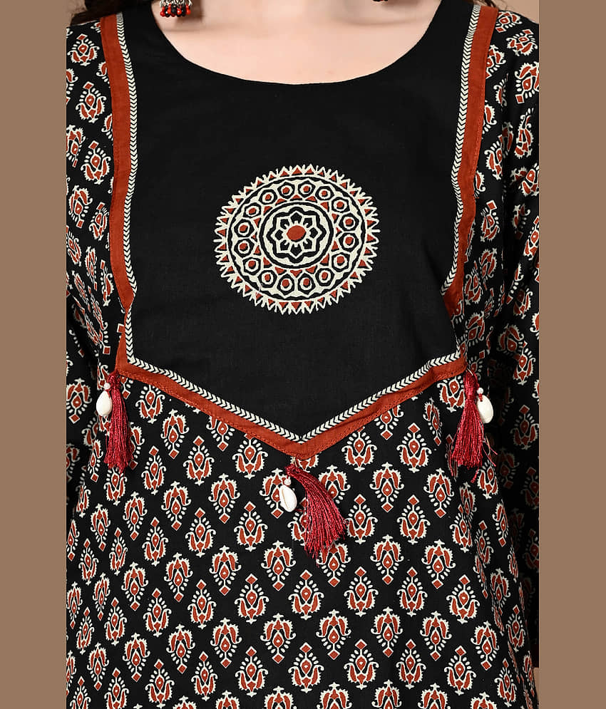 AMTHI 100% Cotton Printed Straight Women's Kurti - Black ( Pack of 1 ) view 2