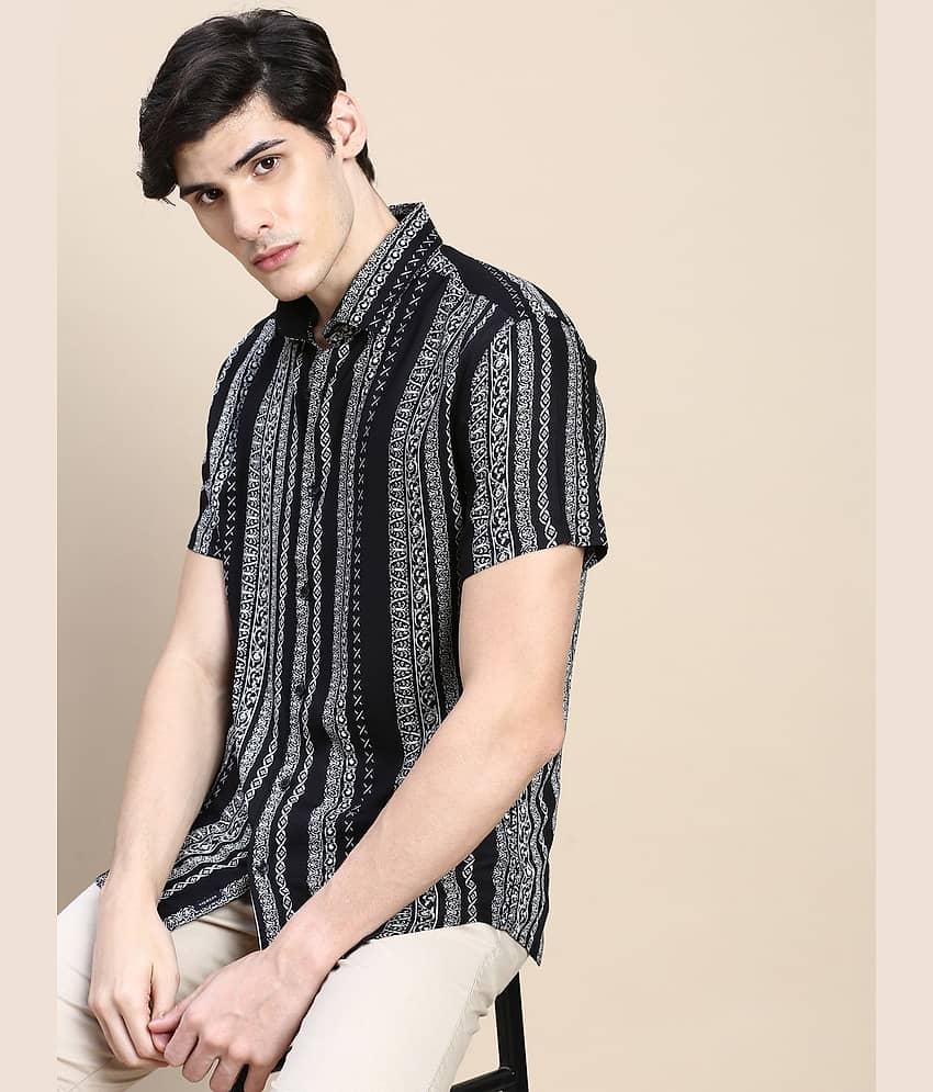 Showoff Cotton Blend Regular Fit Printed Half Sleeves Men's Casual Shirt - Black ( Pack of 1 ) view 2