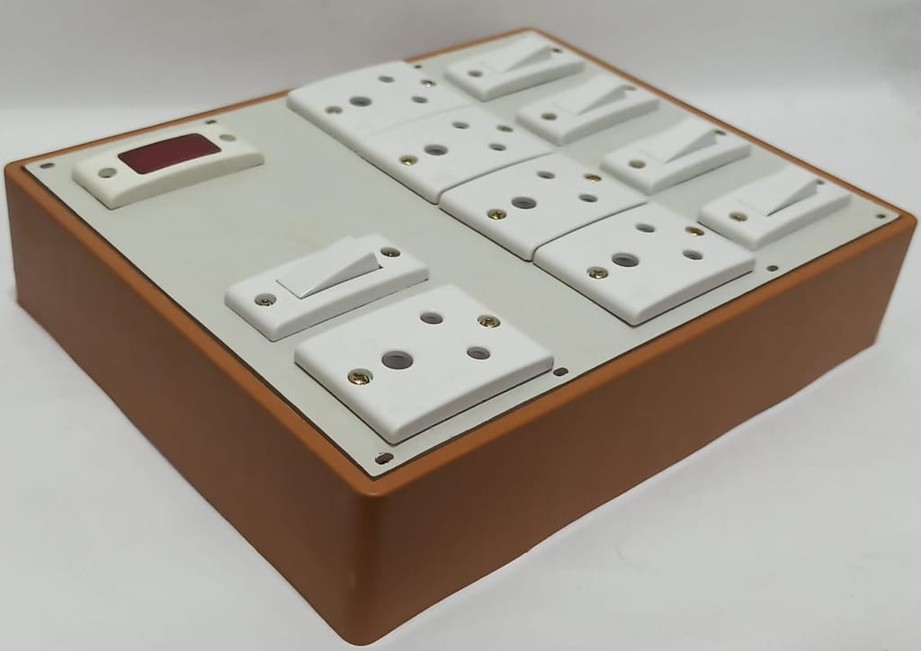 6A 5 Sockets (3 Pin Socket) & 5 Switch Extension Box with Indicator, 6A Plug & 30m Wire view 2