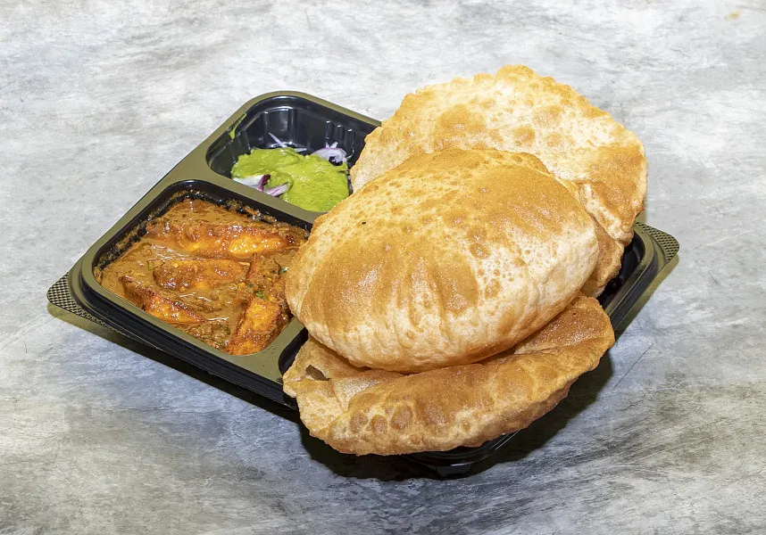 3 Poori With Paneer Masala