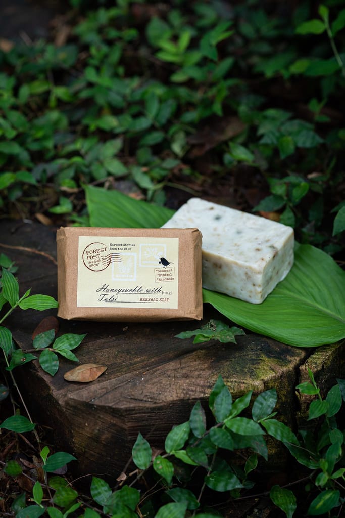 Beeswax Handmade Honeysuckle with Tulsi Soap 118 grams (1TORSOPTN00270) view 2