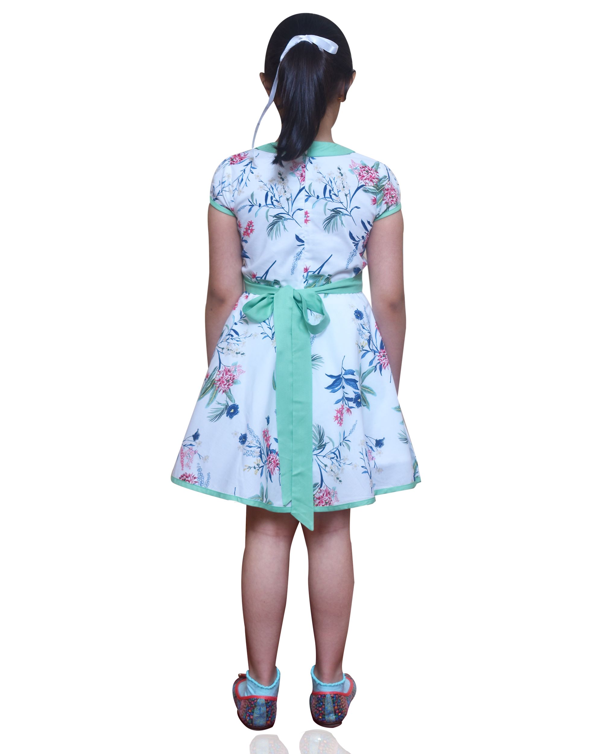 DE CHEVALERiE en Rouge - Daisy Robin Frock- White 5- 6 Years view 2