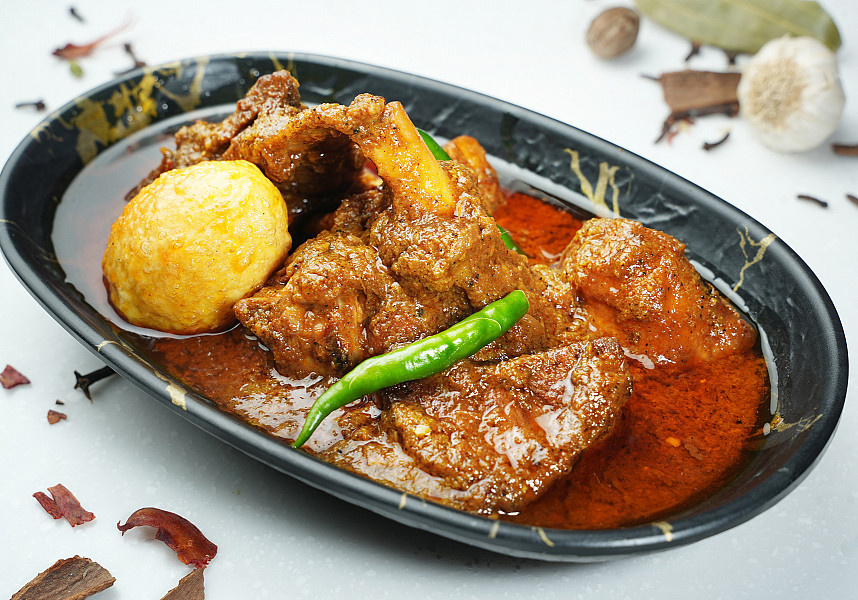 Bengali style mutton dak bungalow(3 pieces with aloo and fried egg)