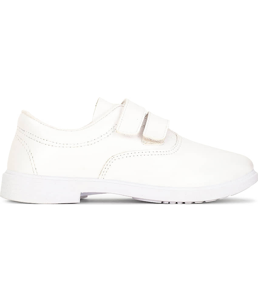 Bata - White Boy's School Shoes ( 1 Pair ) view 2