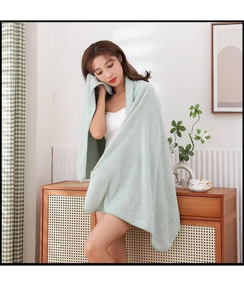 BLUE HOME AND KITCHEN Pack of 1 Microfibre Below 300 -GSM Bath Towel ( Light Grey ) view 2