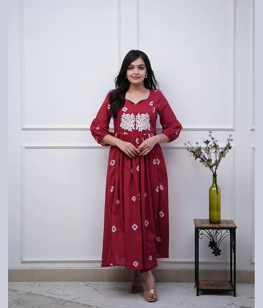 Lee Moda Women Rayon Embroidered Flared Kurti With Pants ( Maroon ) view 2