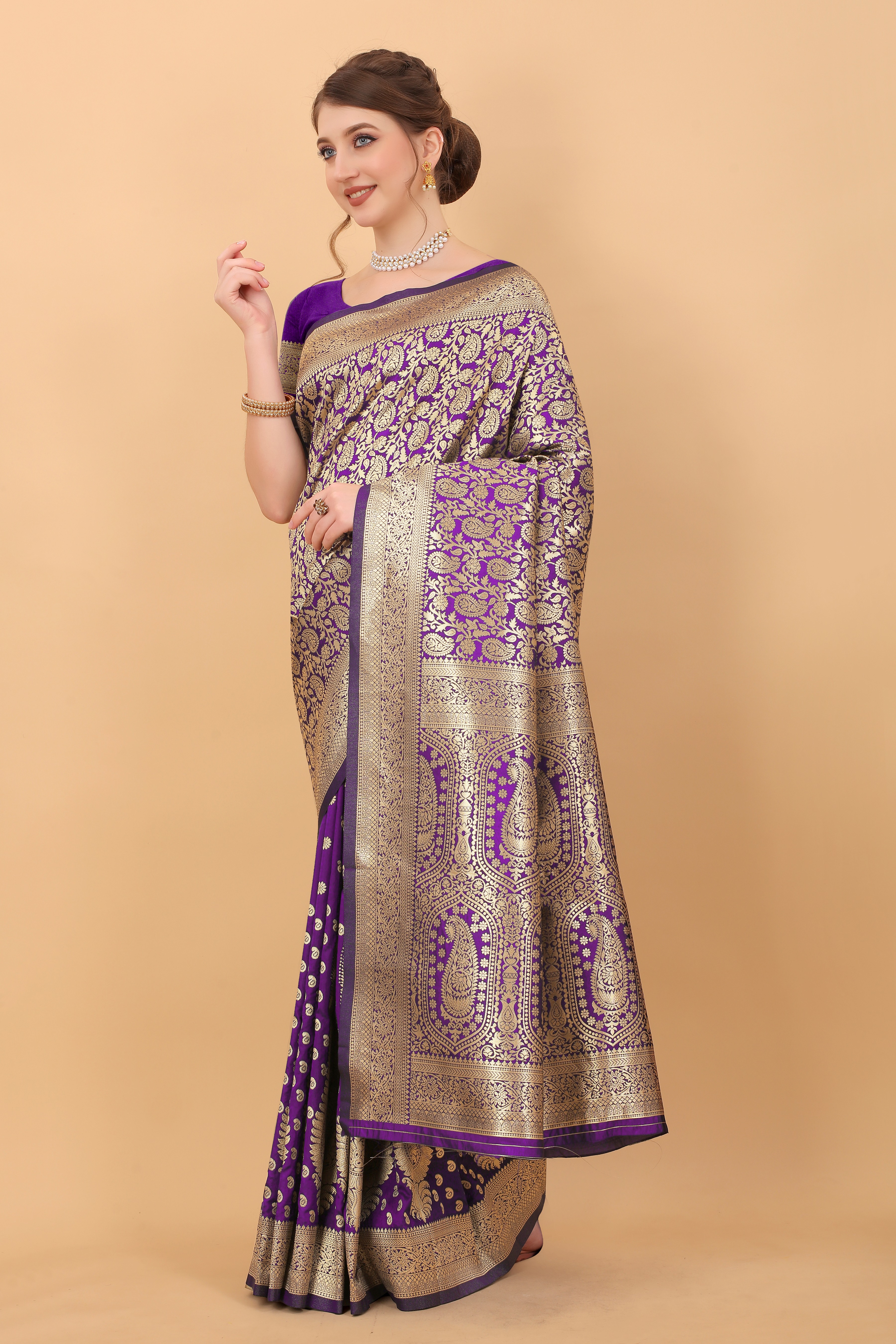 Yavira silk Women's Purple Handwoven Silk Blend Saree view 2