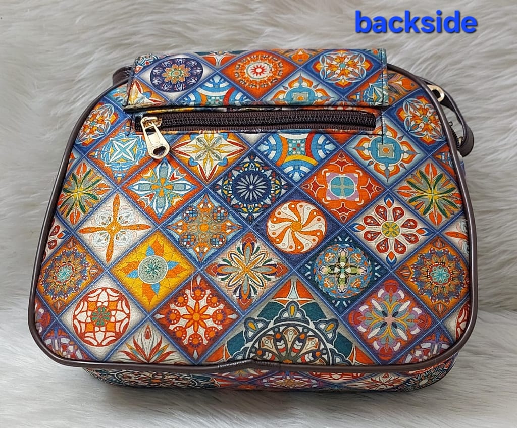 Women's slingbag view 2