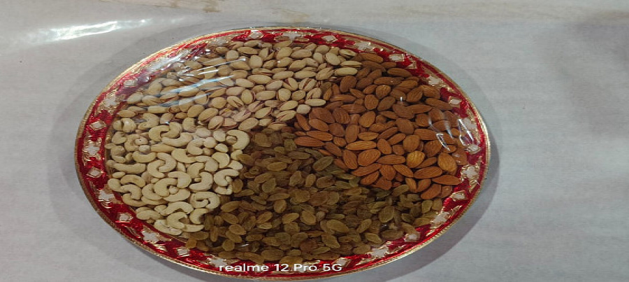 Dry fruits box 2 (700grams).