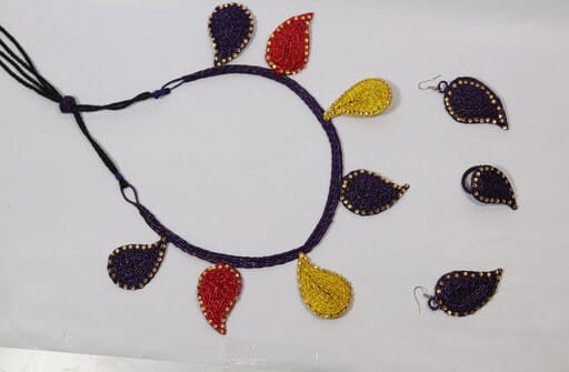 Handmade Adjustable Flower Design Beads Choker Necklace view 2