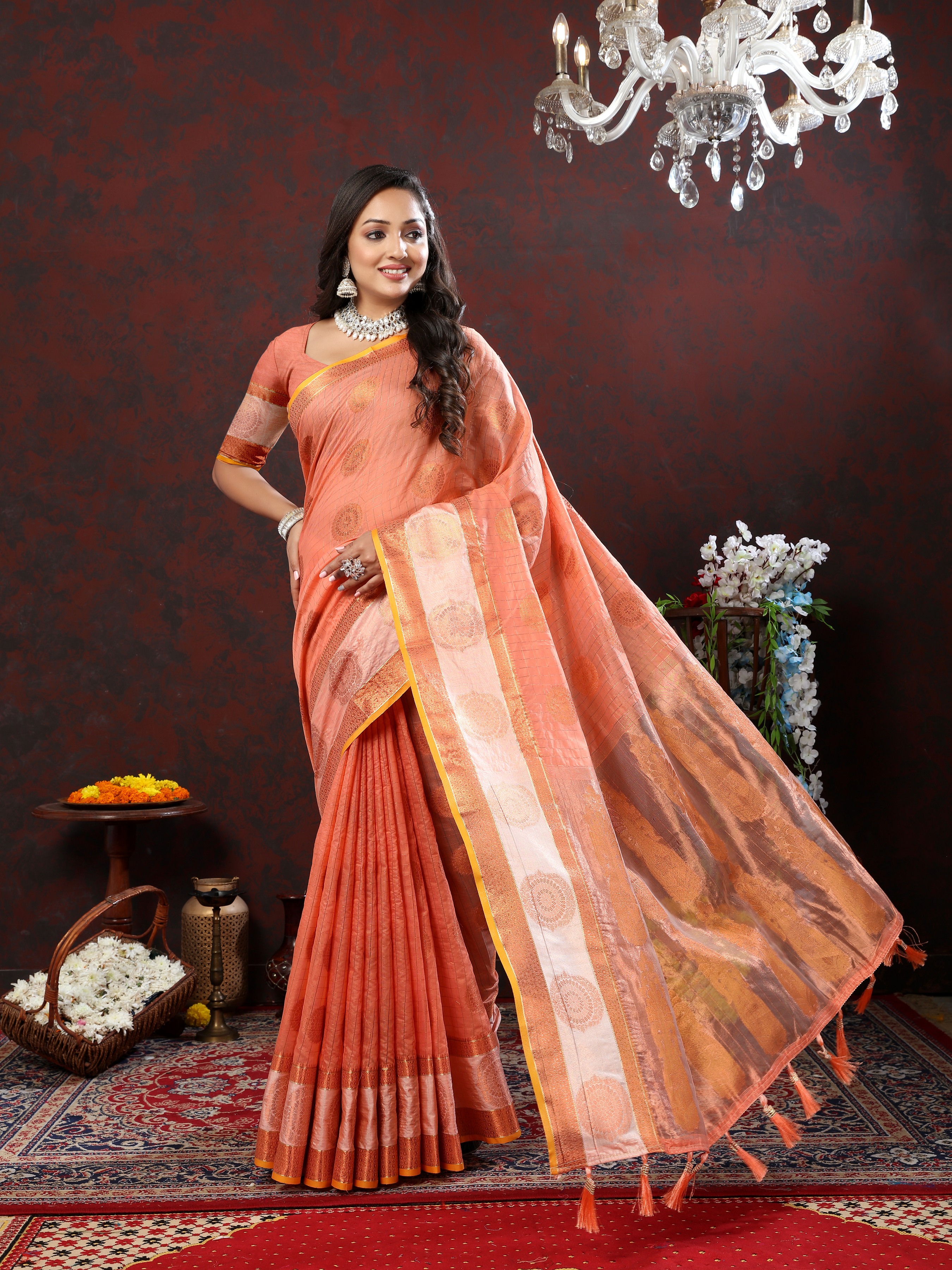 Yavira silk Women's Pink Handwoven Silk Saree view 2