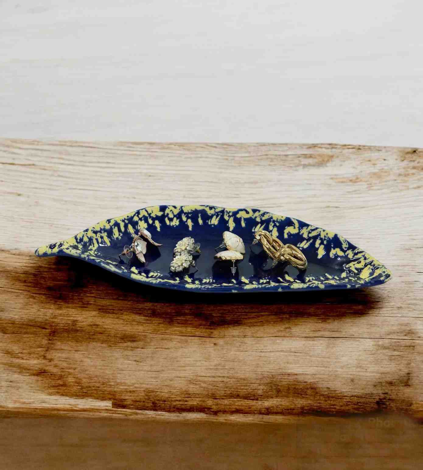 Ceramic Embossed Leaf Shape Multipurpose Tray - Pack of 2 view 2