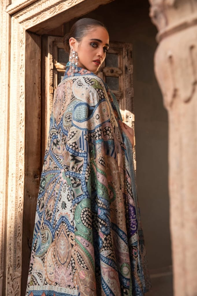 Embroidered Paisley Motif Pashmina Shawl