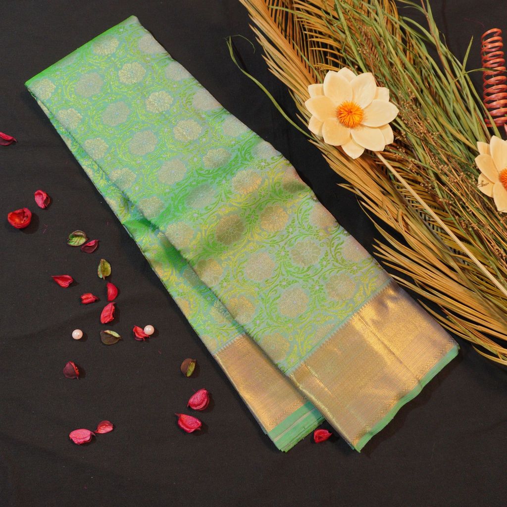 Dual-Shade Fern & Pickle Green Bridal Kanchipuram Handloom Silk Saree | Vivaaha Silks" view 2