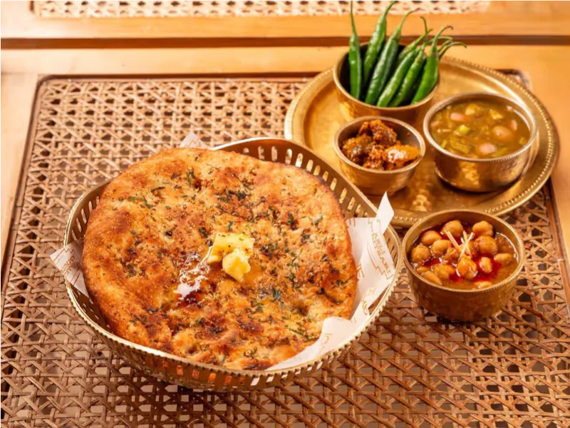 Aloo Pyaz Amritsari Kulcha Combo