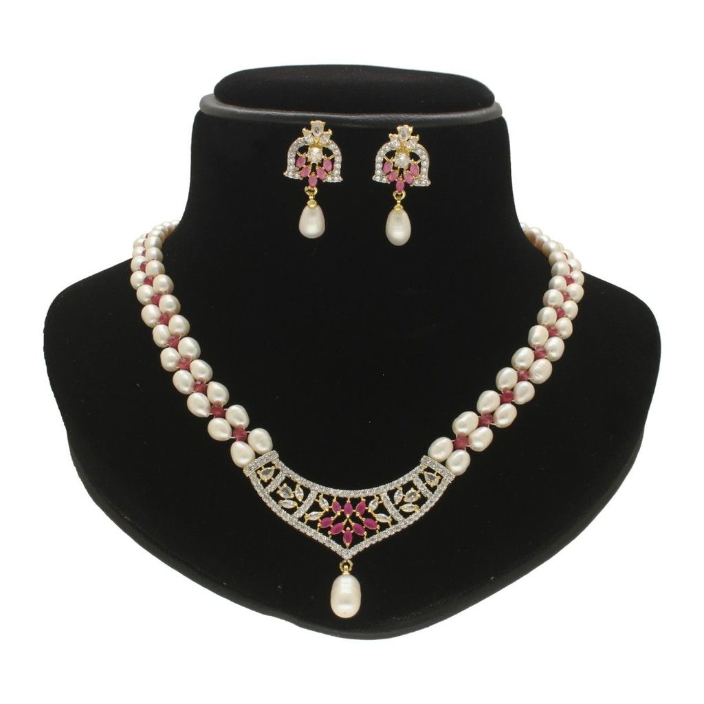 Belinha Pearl Necklace Set view 2
