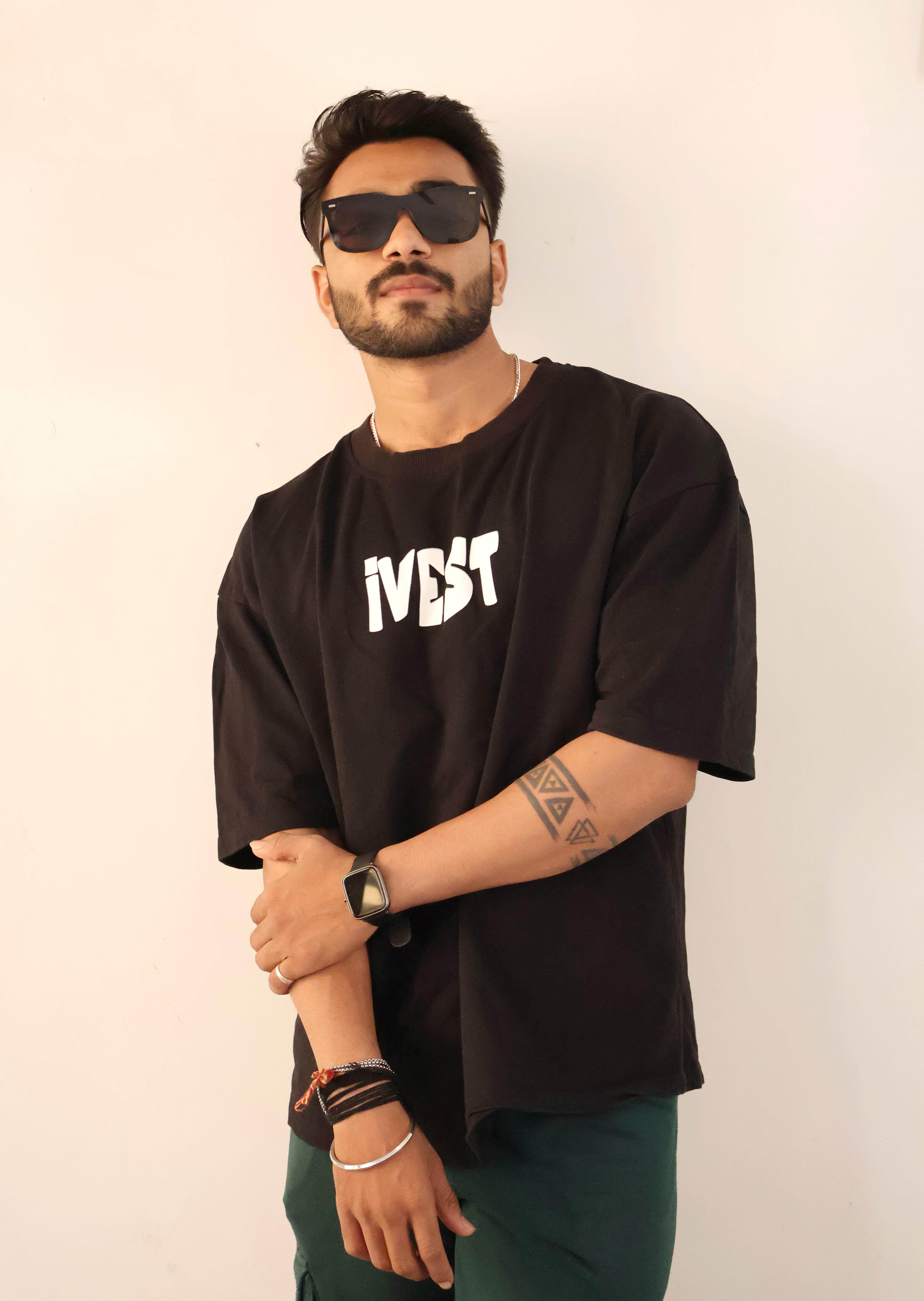 BLACK OVER SIZED TSHIRT view 2