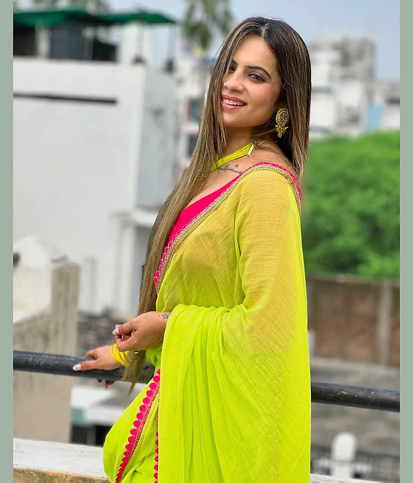 Sariya Georgette Dyed Saree With Unstitched Blouse Piece ( Light Green ) view 2