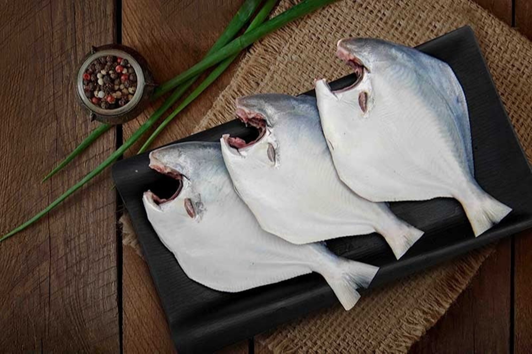 White Pomfret (8-9 Fish/Kg) - 500gms(Before Cleaning)-Slices view 2