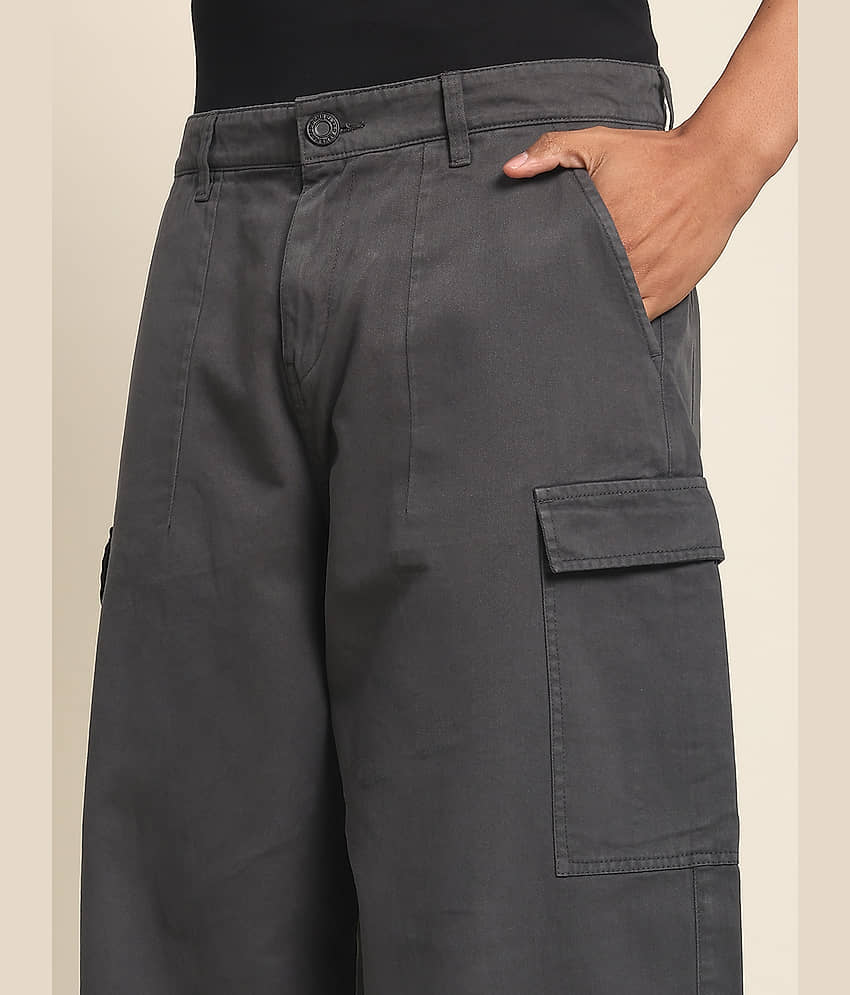 Bene Kleed Men Classic Loose Fit Cargos Trousers view 2