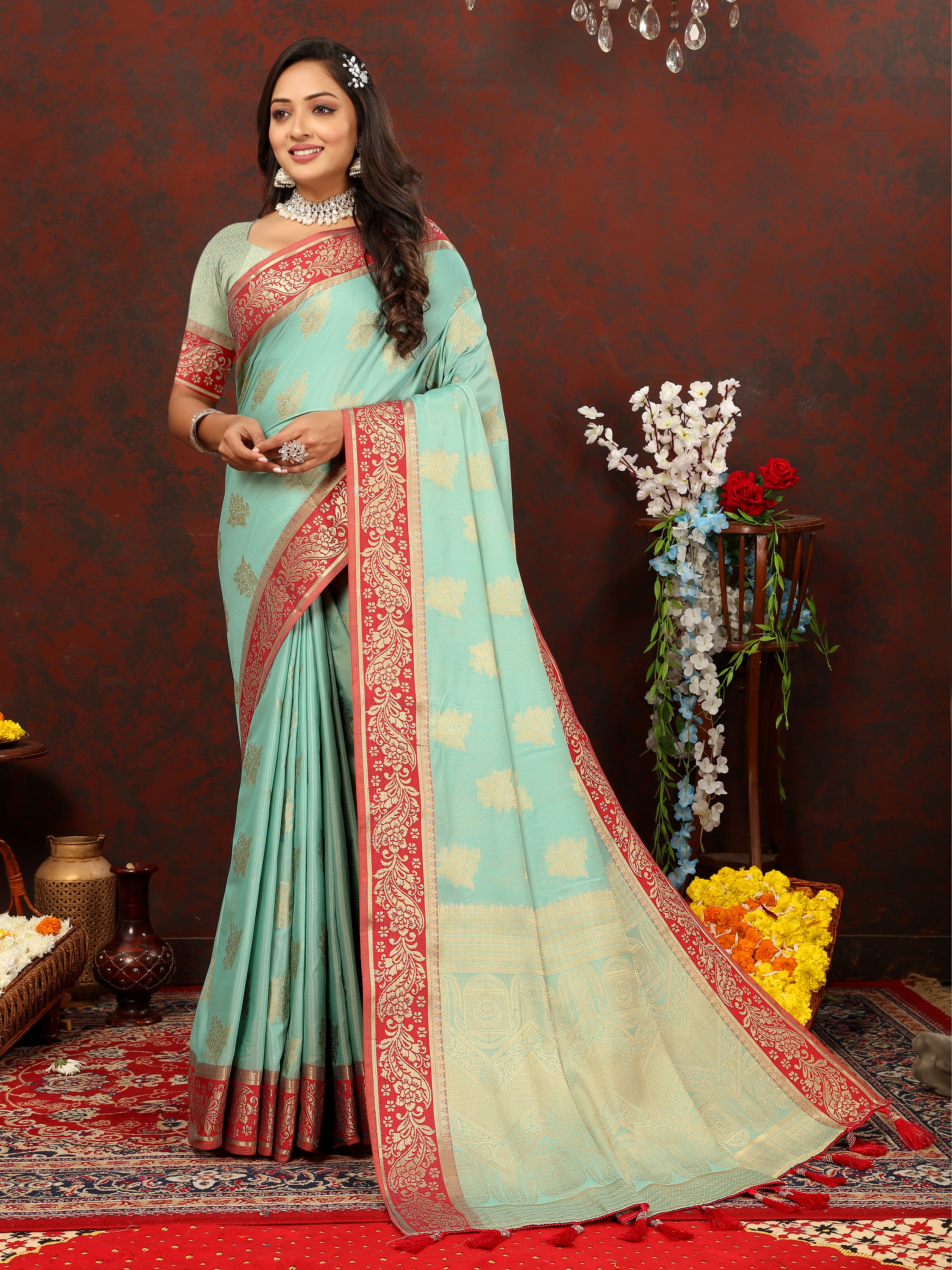 Yavira silk Women's Green Handwoven Silk Saree view 2