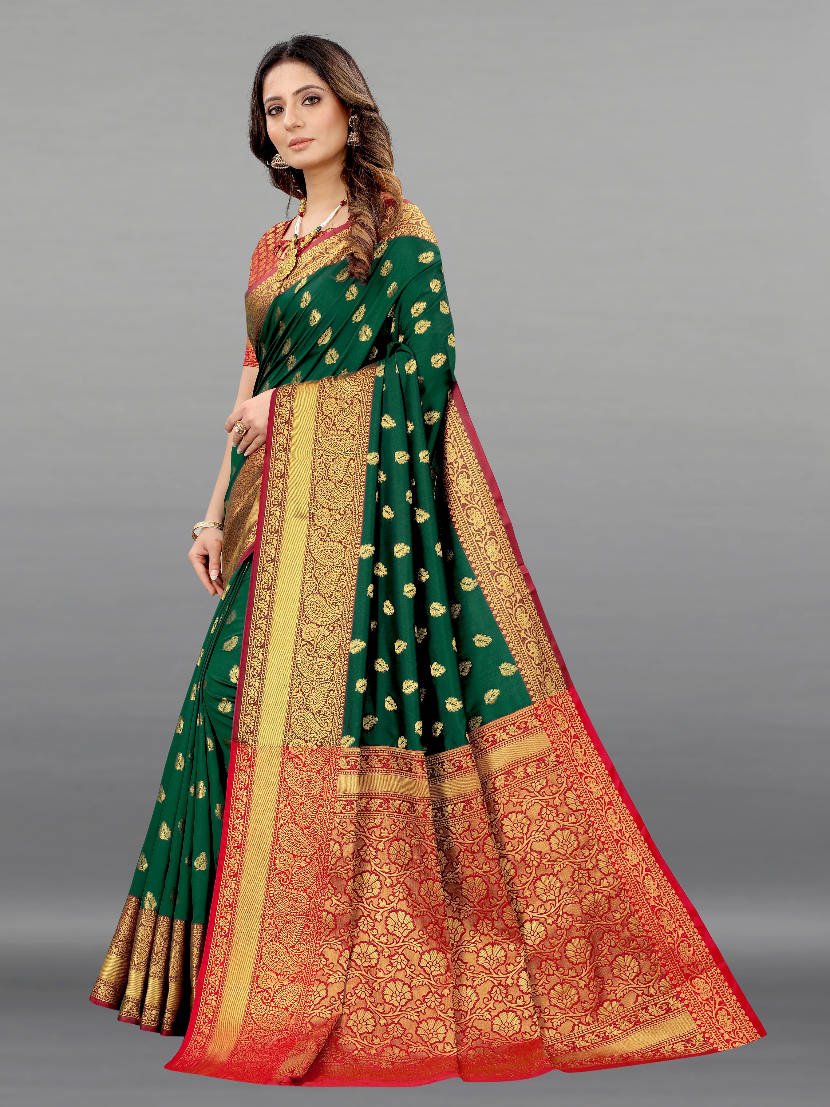 Yavira silk Women's Green Handwoven Silk Blend Saree view 2