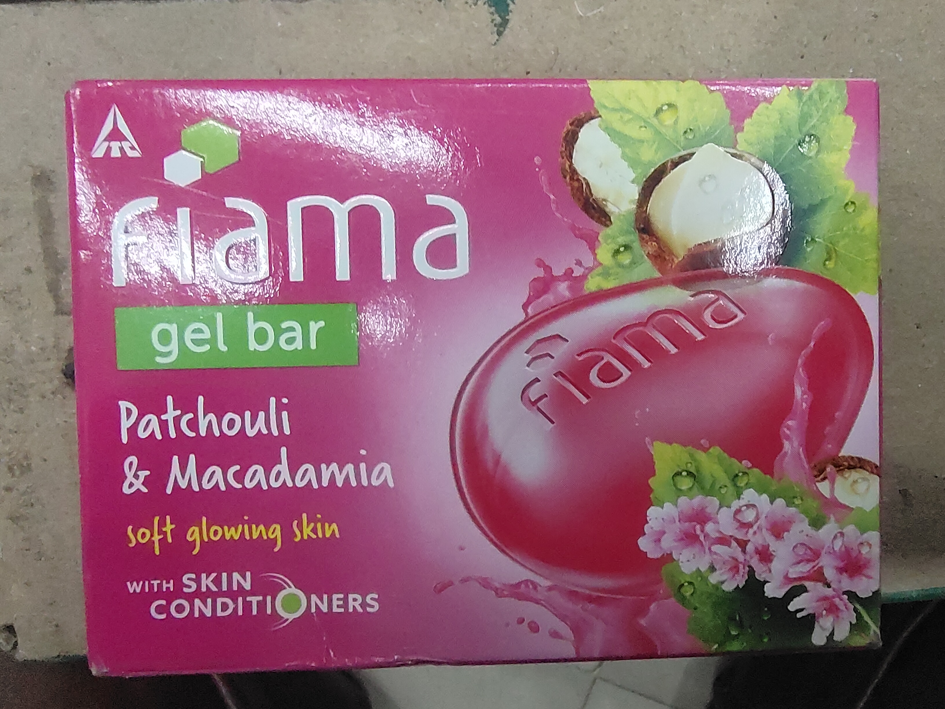 Fiama gel bar patchouli and macadamia