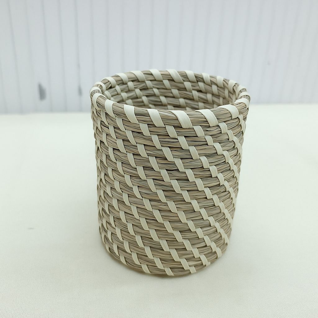 Handwoven Tigergrass Pen Stand view 2