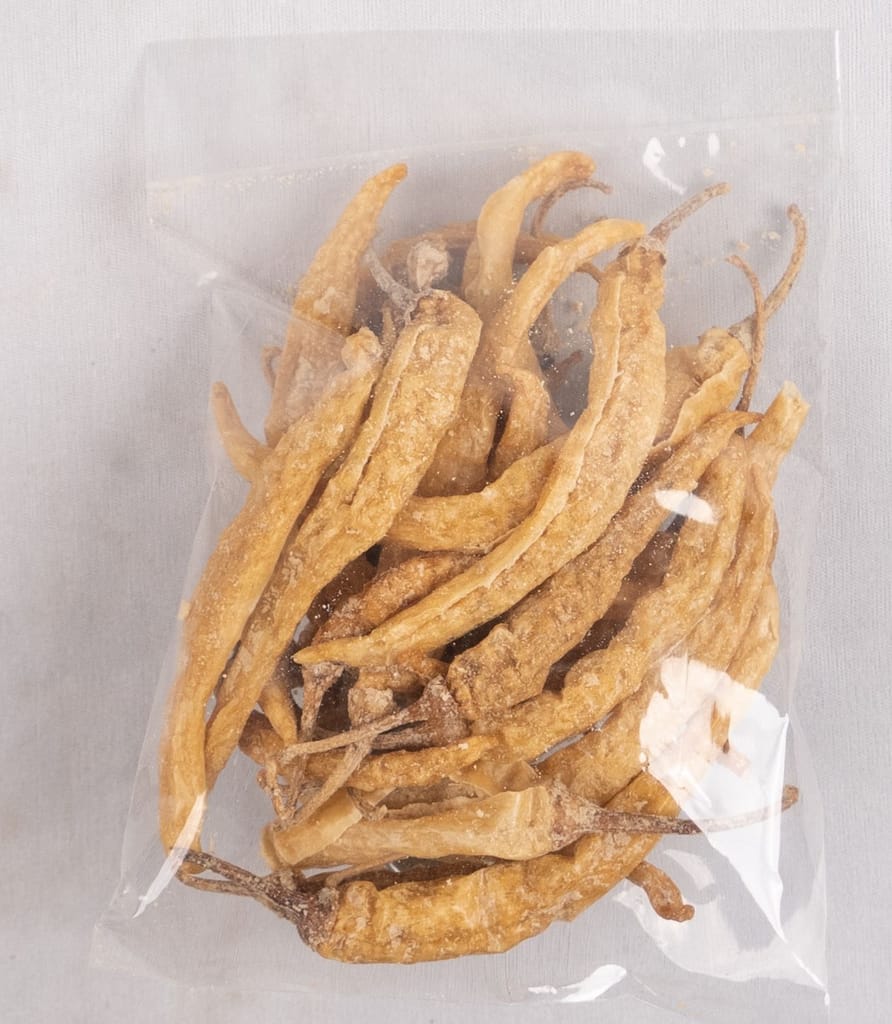 A product title based on the image provided could be "Organic Dried Thai Chili Peppers". view 2