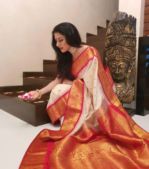 Fashionable Wedding Look Yellow Saree For Woman's view 2