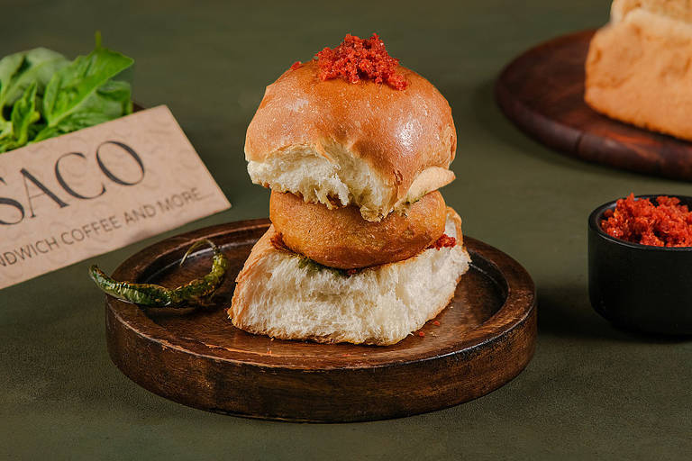 Burger vada pav